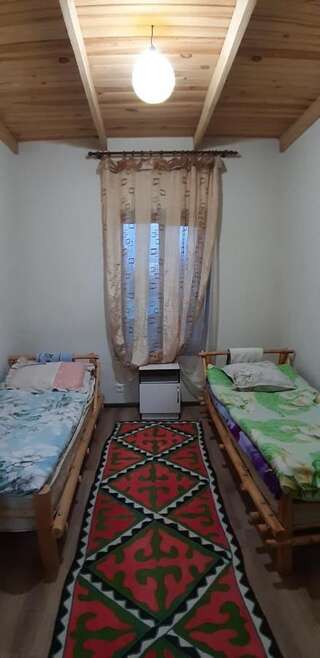 Гостевой дом Guest House Guljan Bokonbayevo Двухместный номер с 2 отдельными кроватями-2
