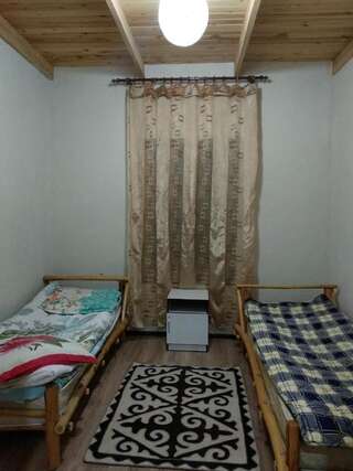 Гостевой дом Guest House Guljan Bokonbayevo Двухместный номер с 2 отдельными кроватями-4