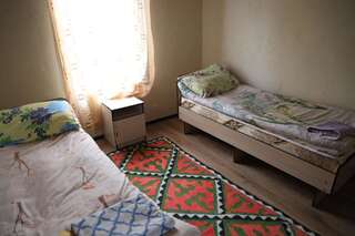 Гостевой дом Guest House Guljan Bokonbayevo Двухместный номер с 2 отдельными кроватями-1