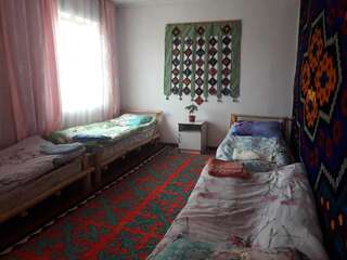 Гостевой дом Guest House Guljan Bokonbayevo Кровать в общем 4-местном номере для мужчин и женщин-4