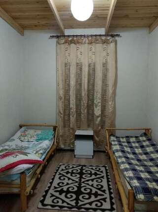 Гостевой дом Guest House Guljan Bokonbayevo Двухместный номер с 2 отдельными кроватями-7